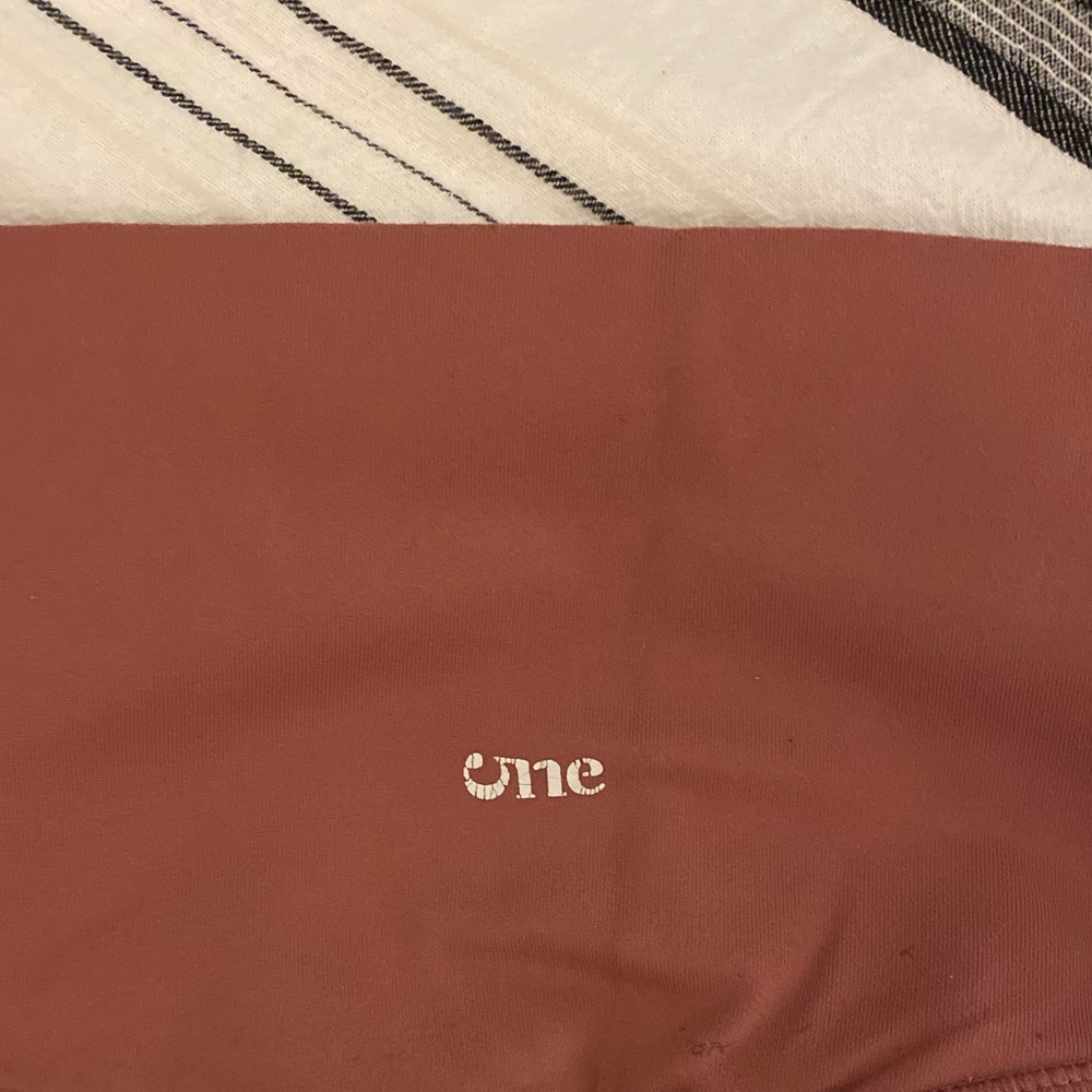 One Muse dark pink leggings - Picture 2 of 3